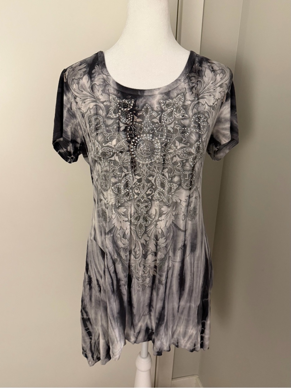 Black & Gray Embellished Bedazzled Tie-Dye Short Sleeve Tunic Top Lace Back